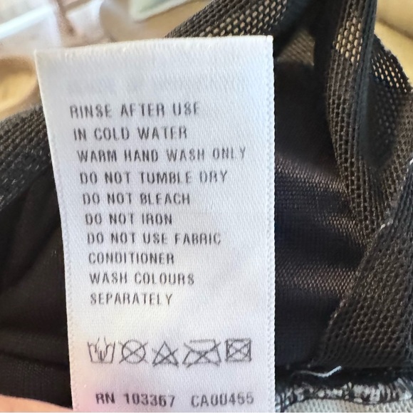 🏊♀️Fantasie Elegant Black, White, and Orange Swimsuit 🩱 One Piece w/ Underwire - Picture 4 of 4